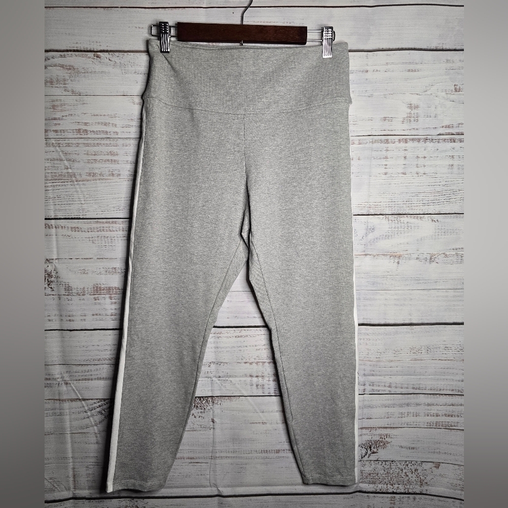 PINK Victoria's Secret Gray 7/8 Leggings‎ Women Size Large